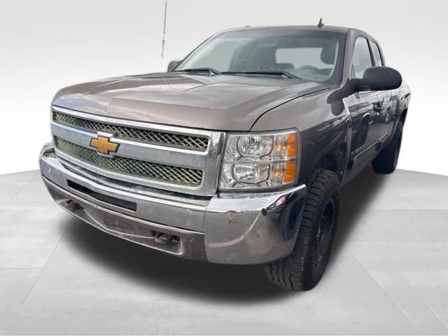 2013 Chevrolet Silverado 1500 LT in Mocha Steel Metallic — front three-quarter view